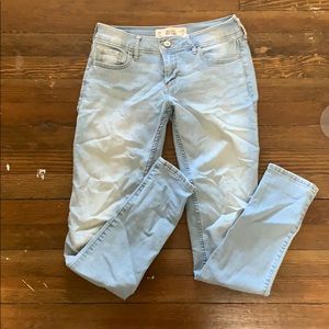 hollister light wash skinny jeans